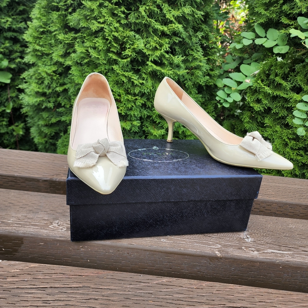 PRADA Patent Leather Beige Pointed Toe w/ bow origional BOX! 38.5 US 8.5